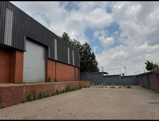 186.03M² WAREHOUSE TO LET IN CLAYVILLE